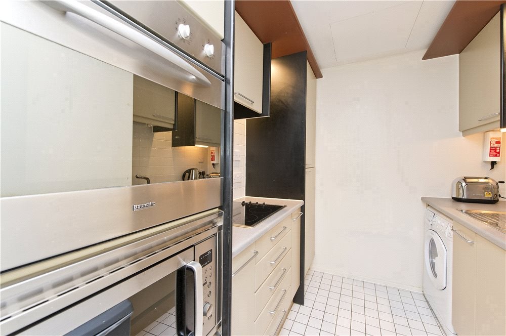 Flat Point W Access Road in Greater London