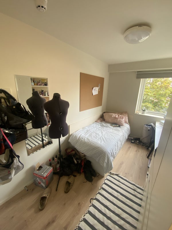 Room Holloway Road in Greater London