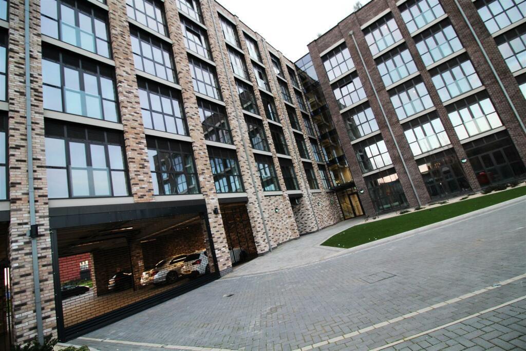 Flat Bowmars Lane in Leicester