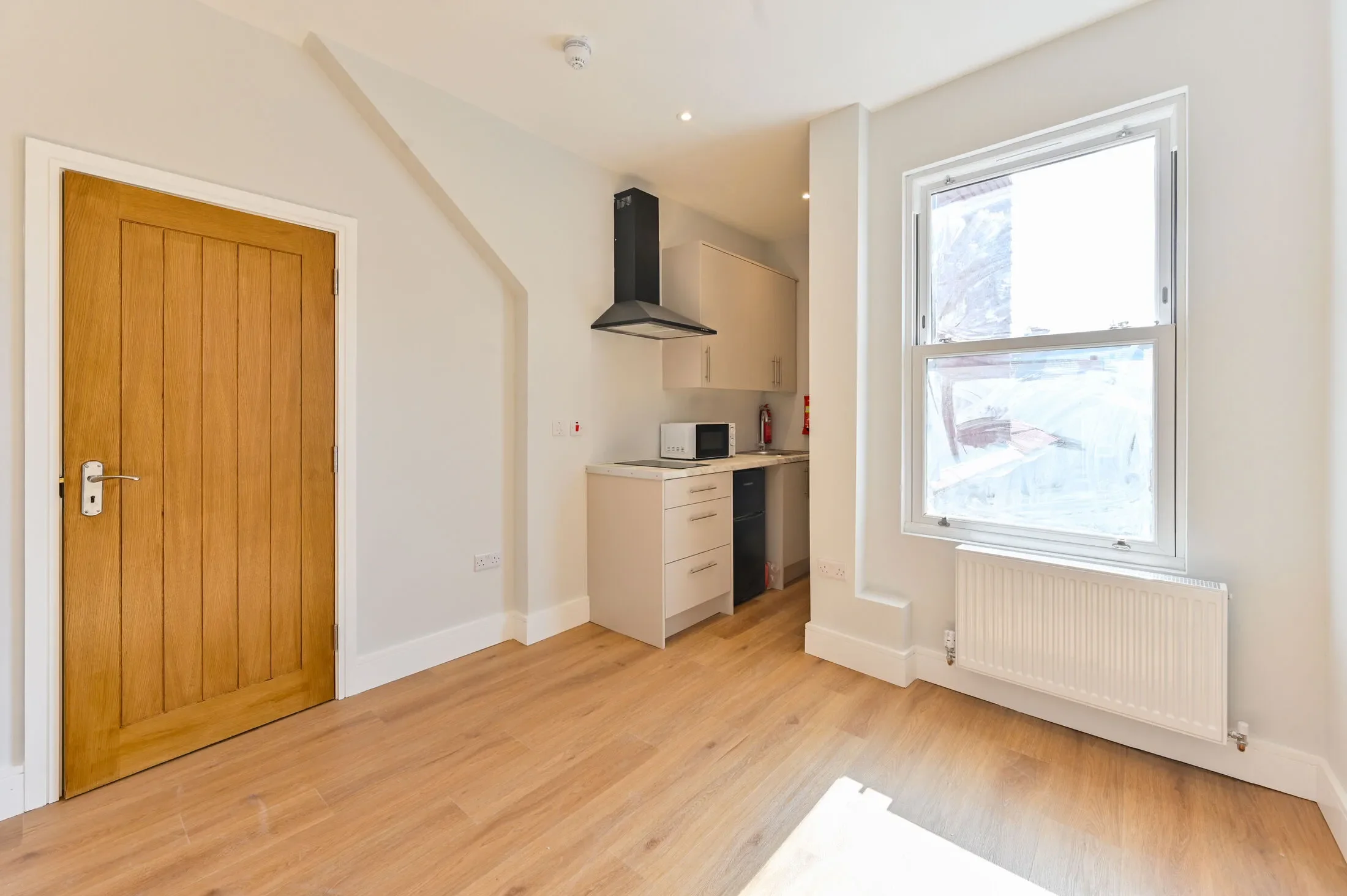 Flat Dorset Road in Greater London