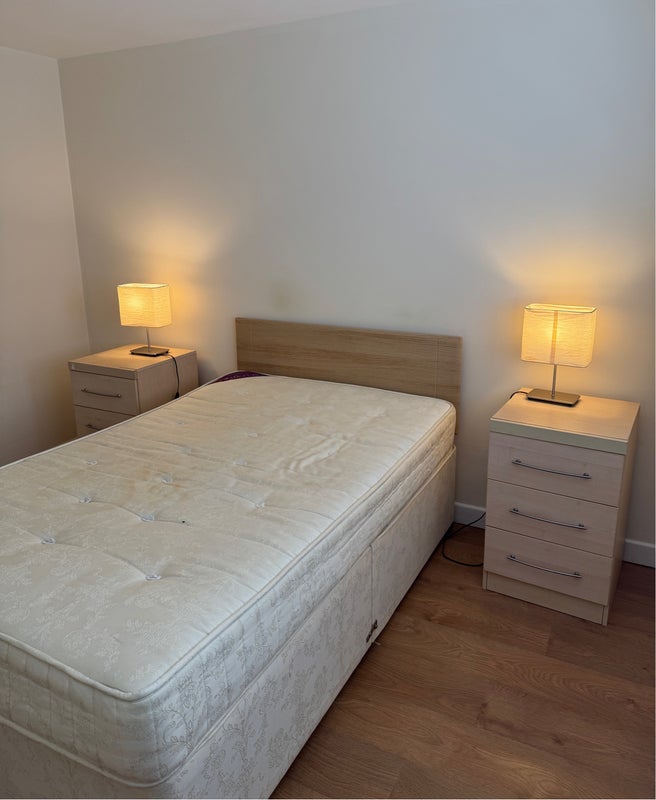 Room Rillside in Crawley