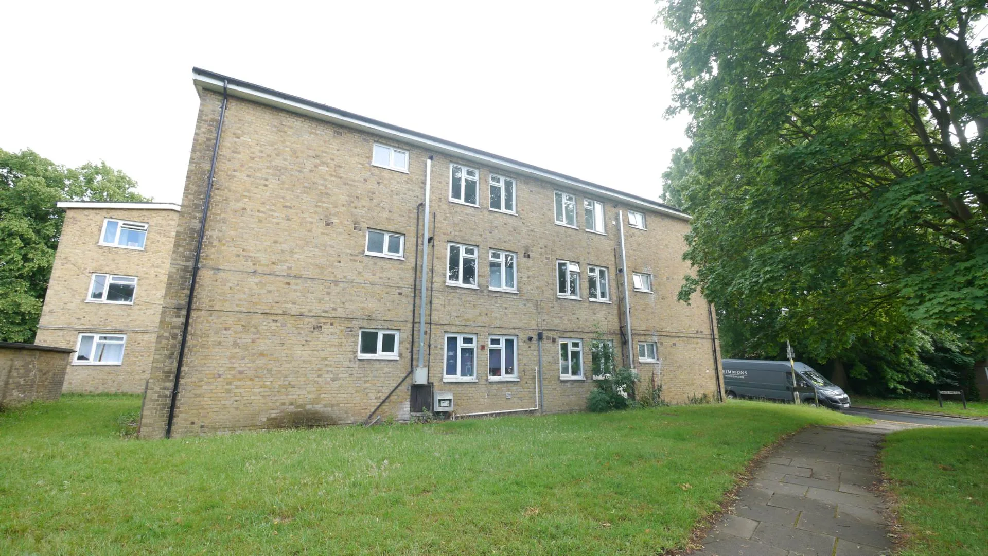 House Roe Green Lane in Welwyn Hatfield