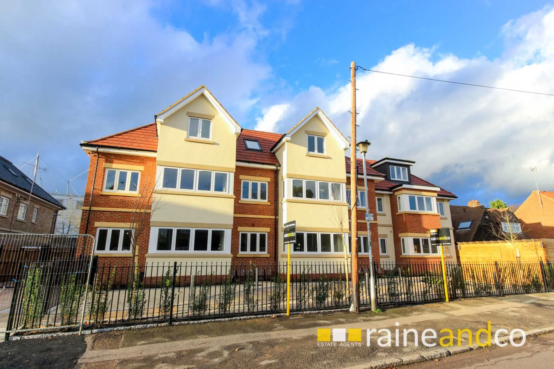 Flat Roe Green Lane in Welwyn Hatfield