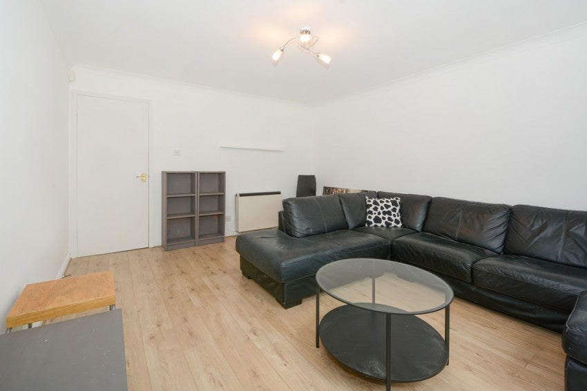 Flat Sheppard Drive in Greater London