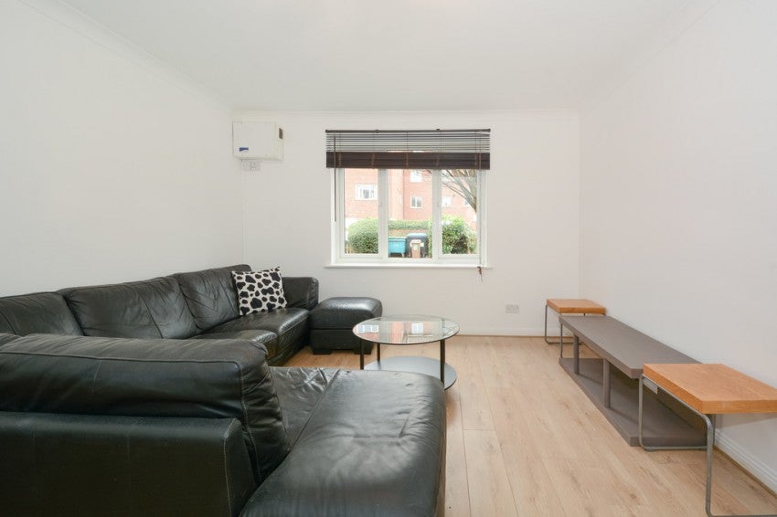 Flat Sheppard Drive in Greater London