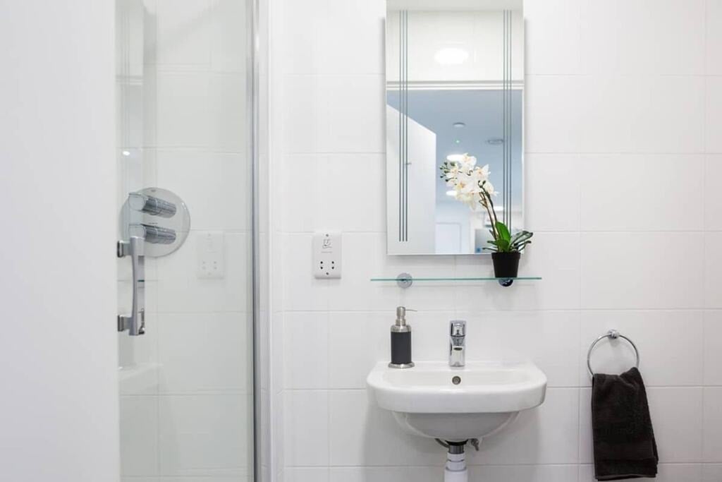 Room Thurston Road in Greater London