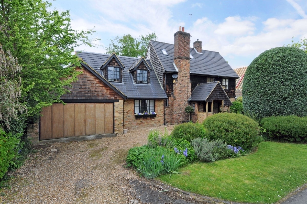 House Riverside Drive in Elmbridge