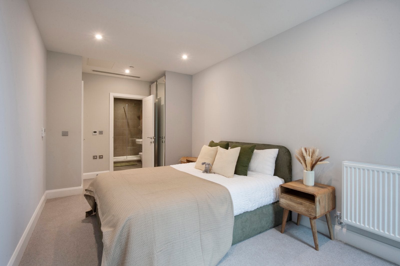 Flat Moat Street in Greater London