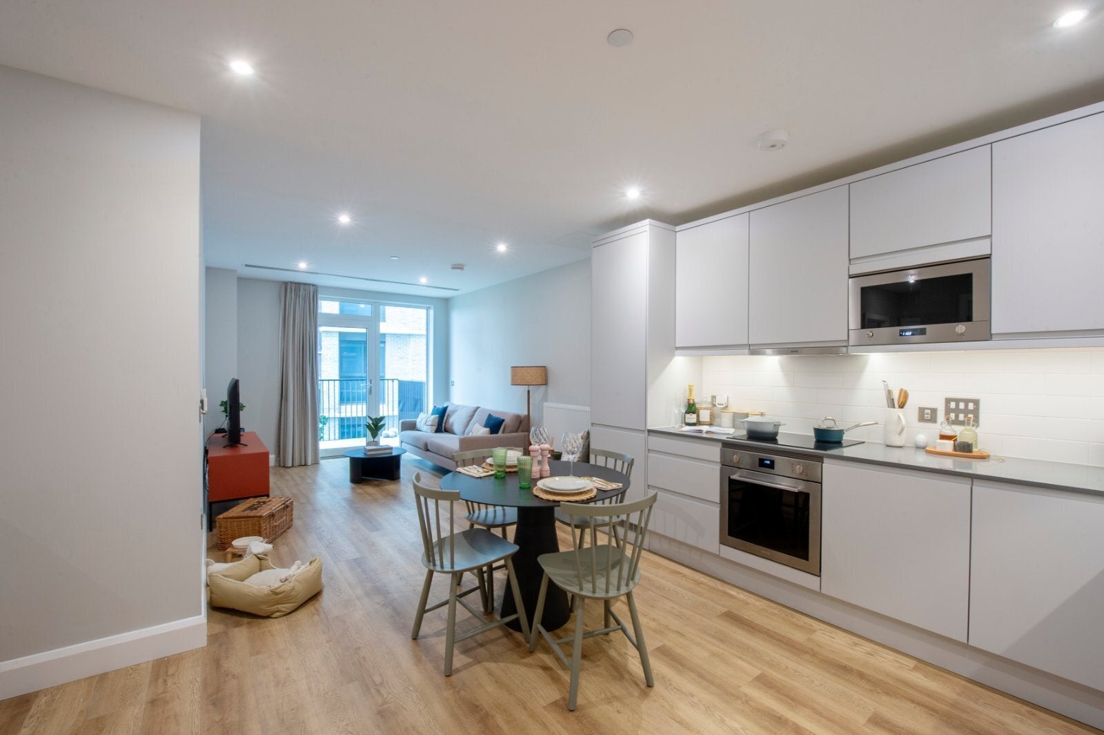 Flat Moat Street in Greater London