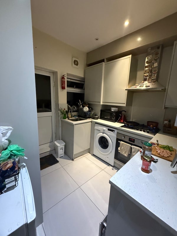 Room Dyson Road in Greater London