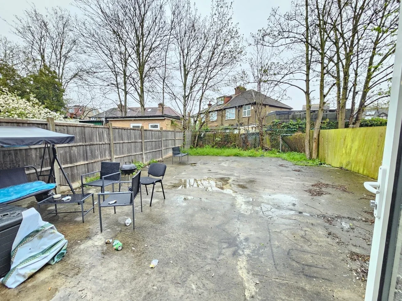 Flat Byron Road in Greater London