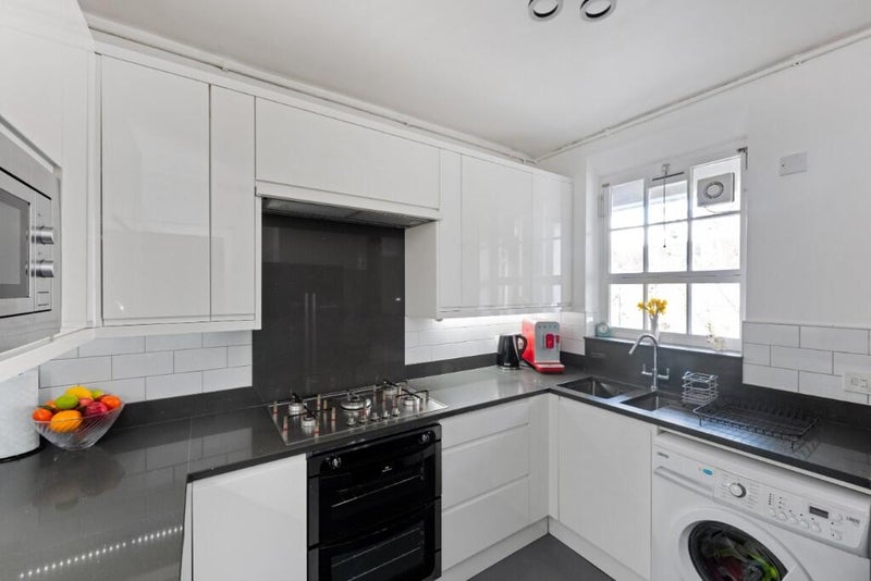 Room Ossulston Street in Greater London