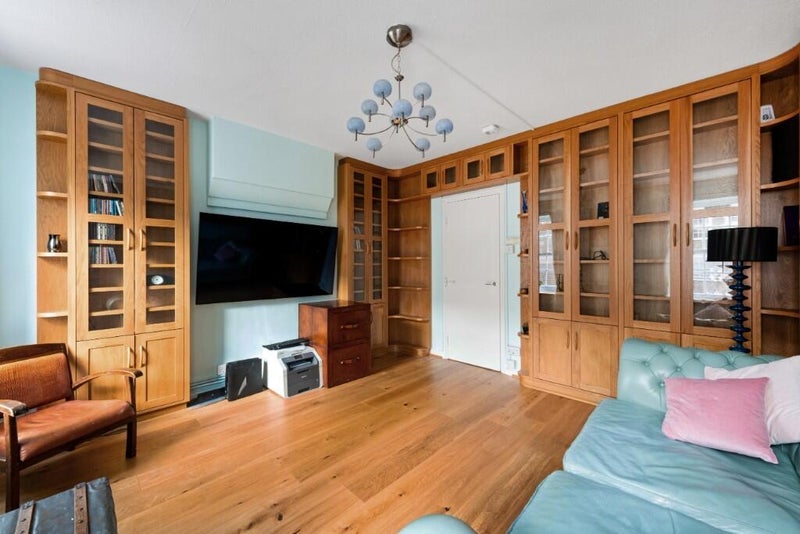 Room Ossulston Street in Greater London