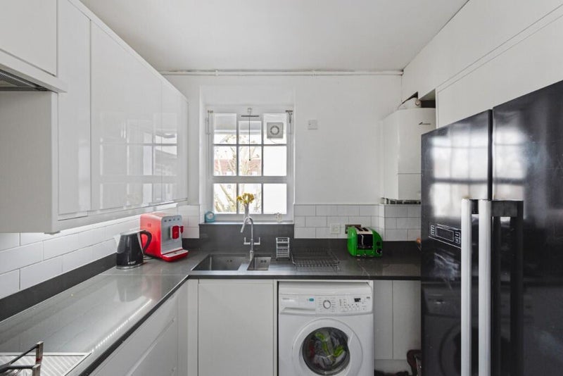 Room Ossulston Street in Greater London