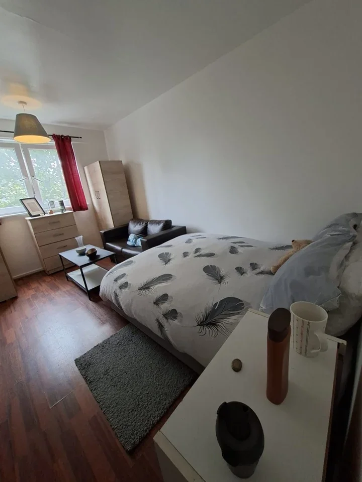 Room Cambridge Heath Road in Greater London