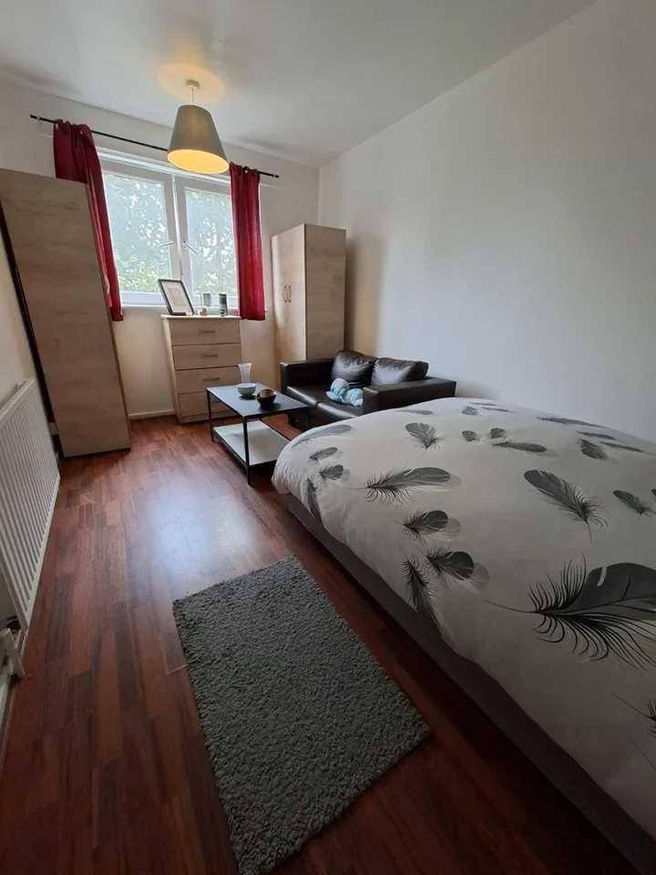 Room Cambridge Heath Road in Greater London
