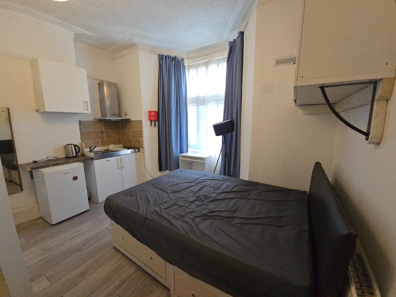 Room Clova Road in Greater London