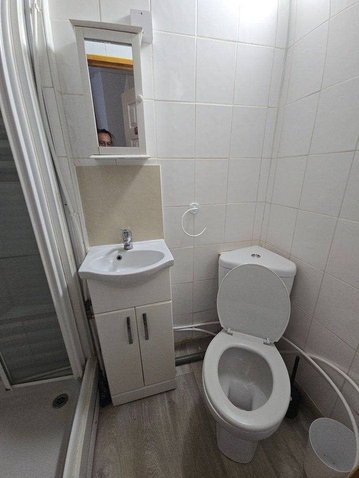 Room Clova Road in Greater London
