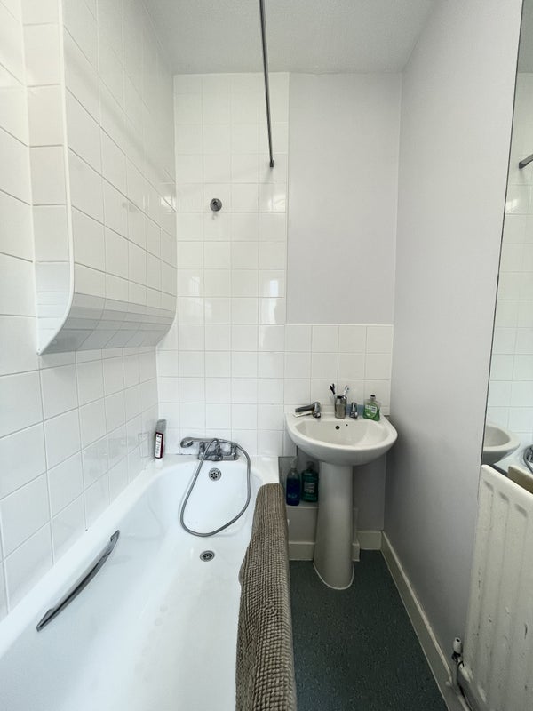 Room Huntingfield Road in Greater London