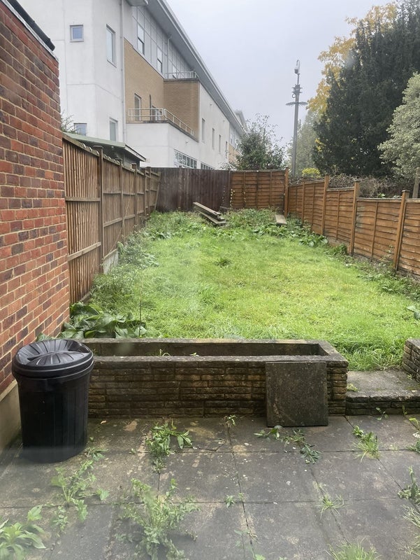 Room Huntingfield Road in Greater London