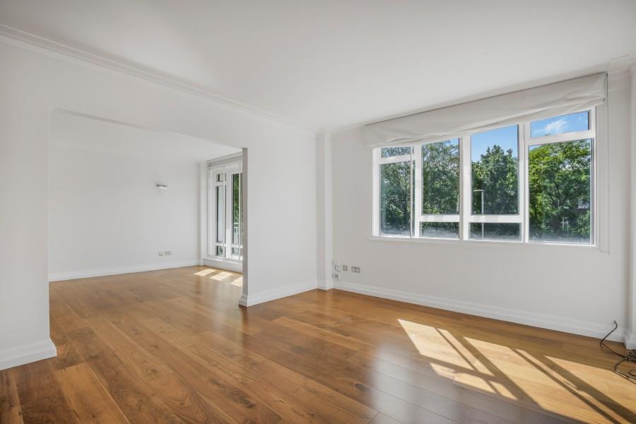 Flat Kensington High Street in Greater London