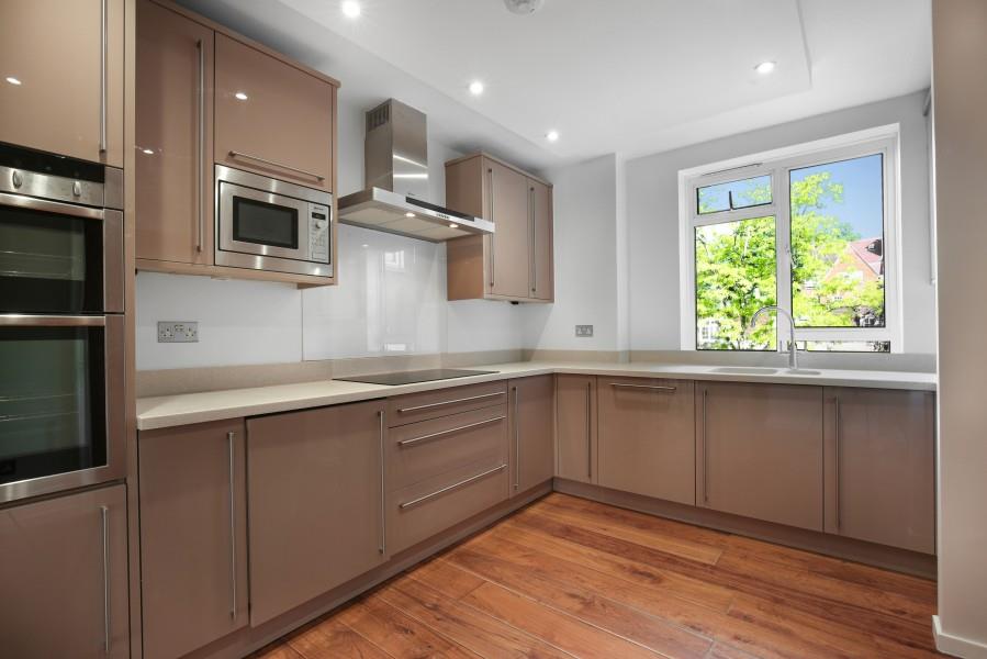 Flat Kensington High Street in Greater London