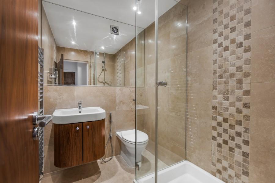 Flat Kensington High Street in Greater London