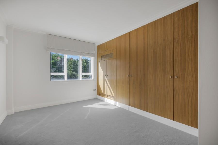 Flat Kensington High Street in Greater London