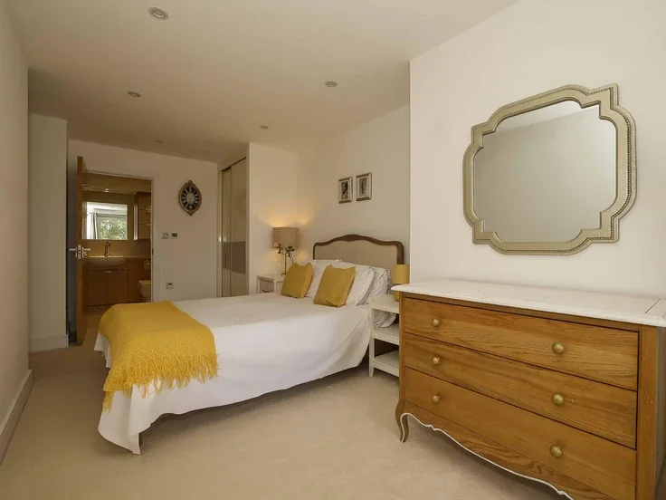 Flat Skerne Road in Greater London