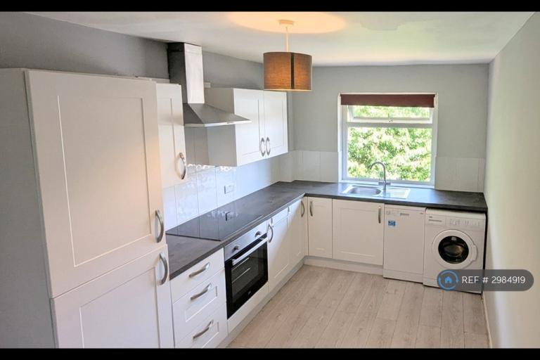 Flat Kingston Road in Mole Valley