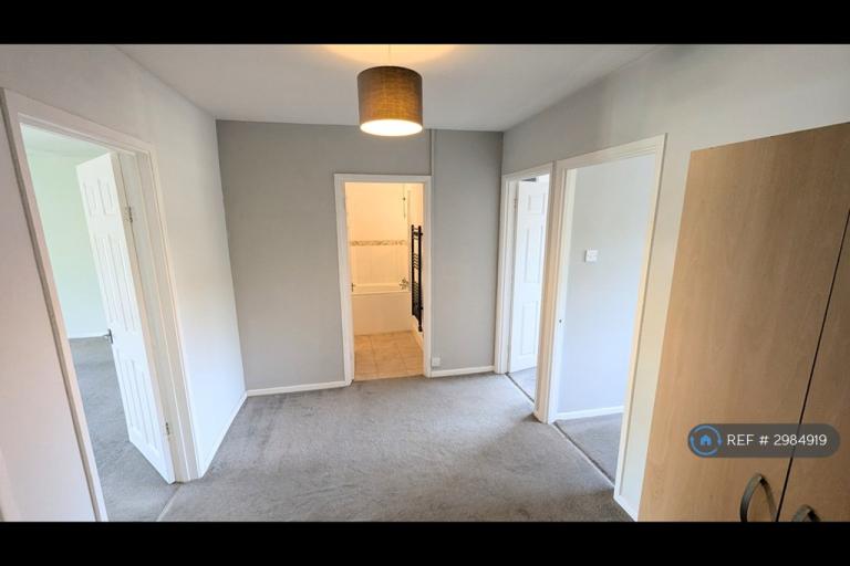 Flat Kingston Road in Mole Valley