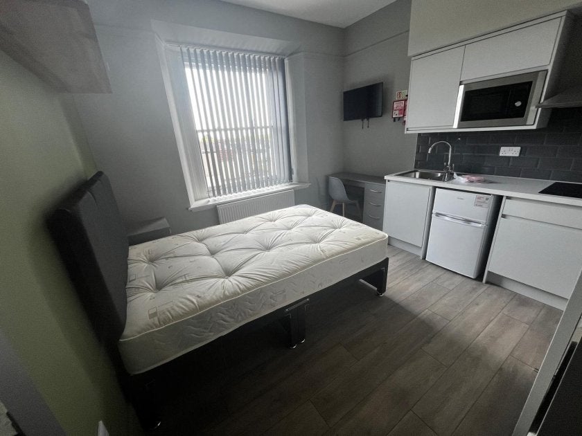 Room Walter Road in Swansea