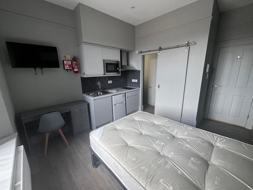 Room Walter Road in Swansea