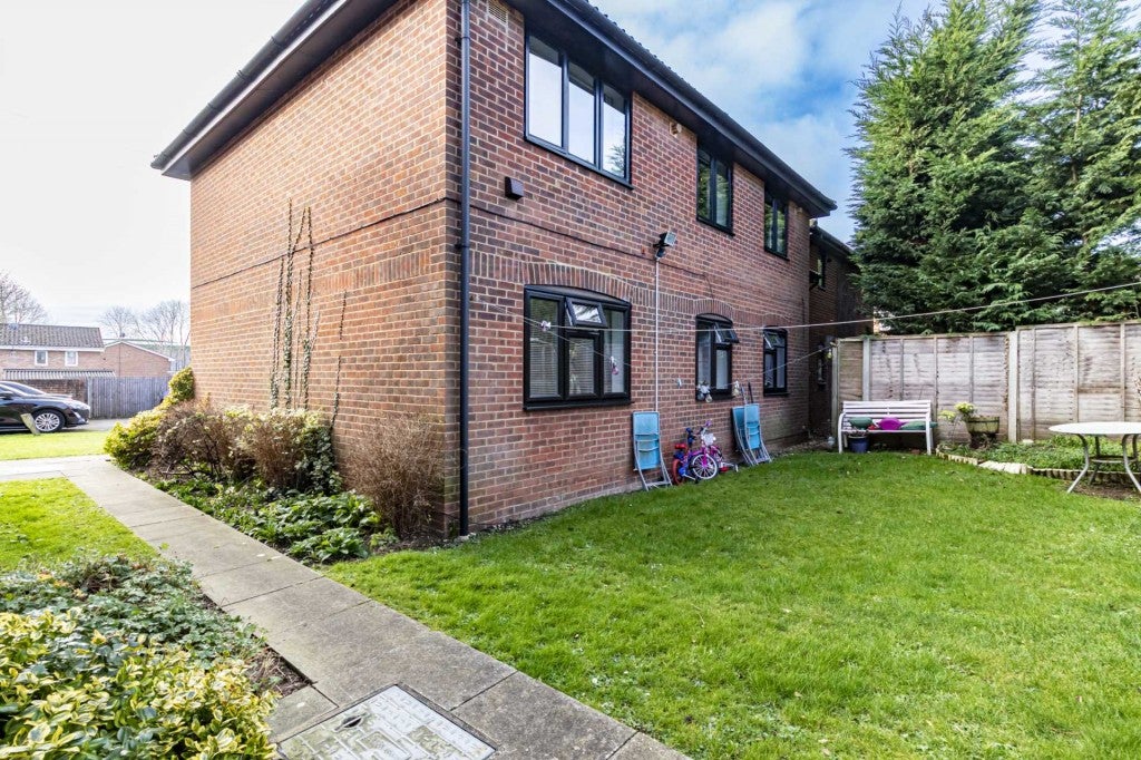 Flat Hales Park in Dacorum