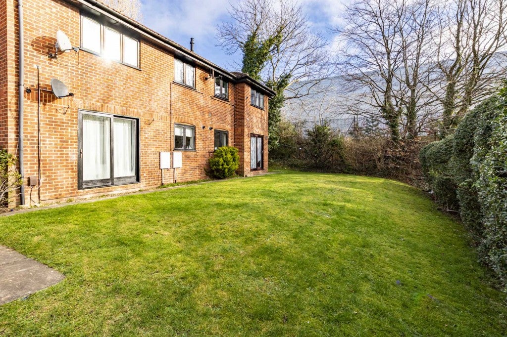 Flat Hales Park in Dacorum