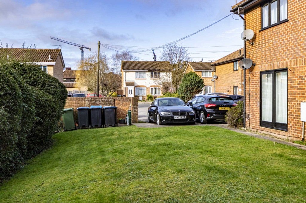 Flat Hales Park in Dacorum