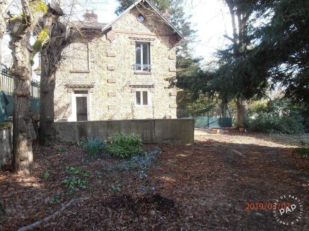 House Place du Commandant Roussel in Meulan-en-Yvelines