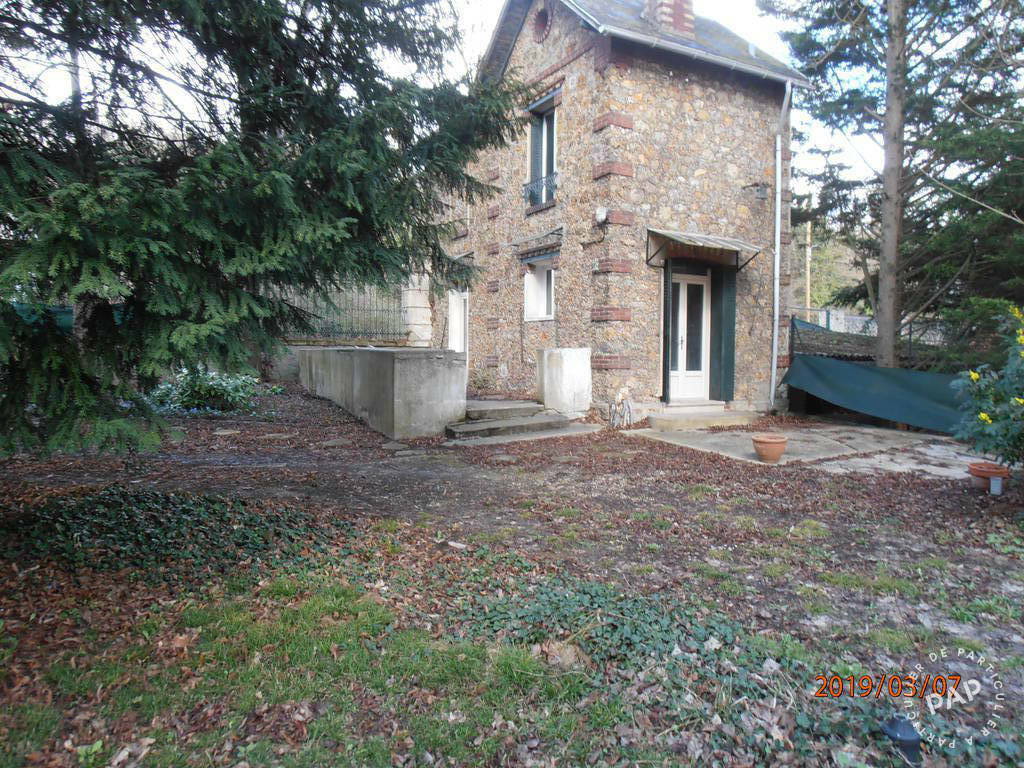 House Place du Commandant Roussel in Meulan-en-Yvelines