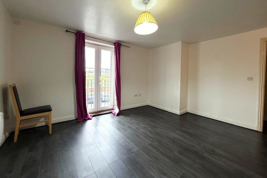 Flat Tudor Way in Woking