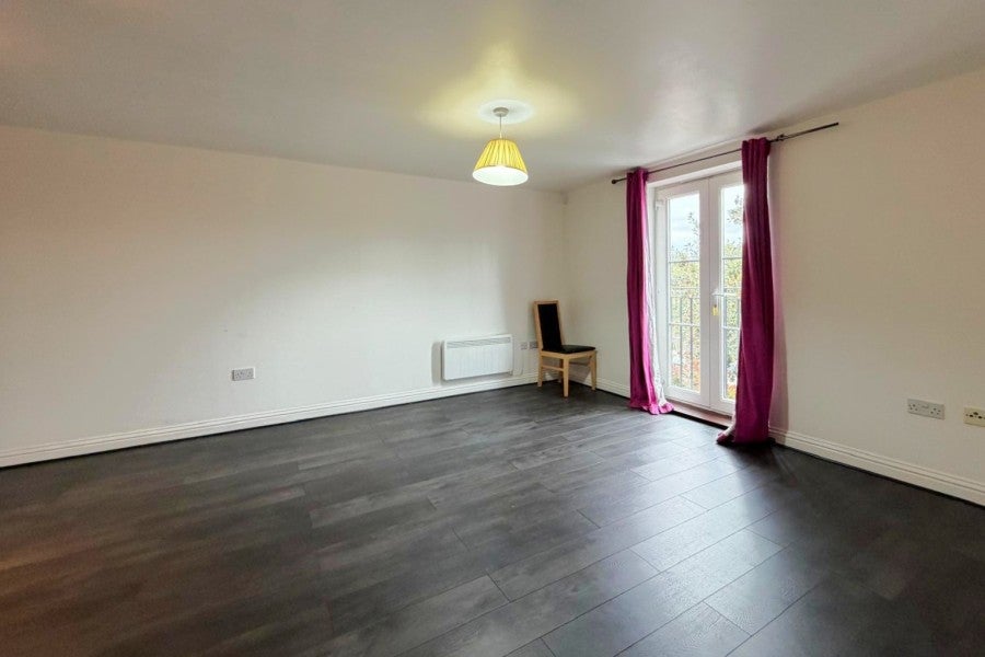 Flat Tudor Way in Woking