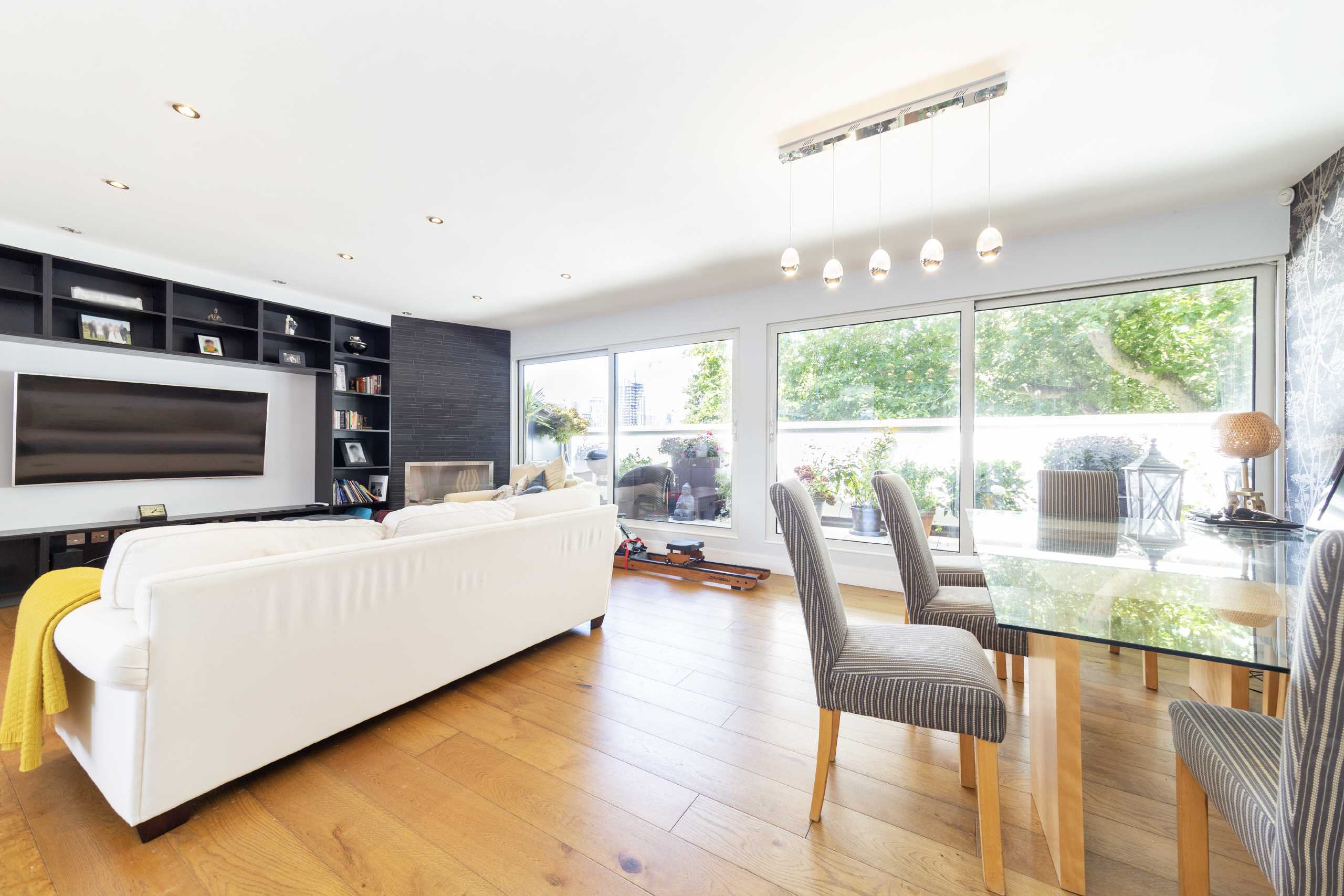 Flat Scandrett Street in Greater London