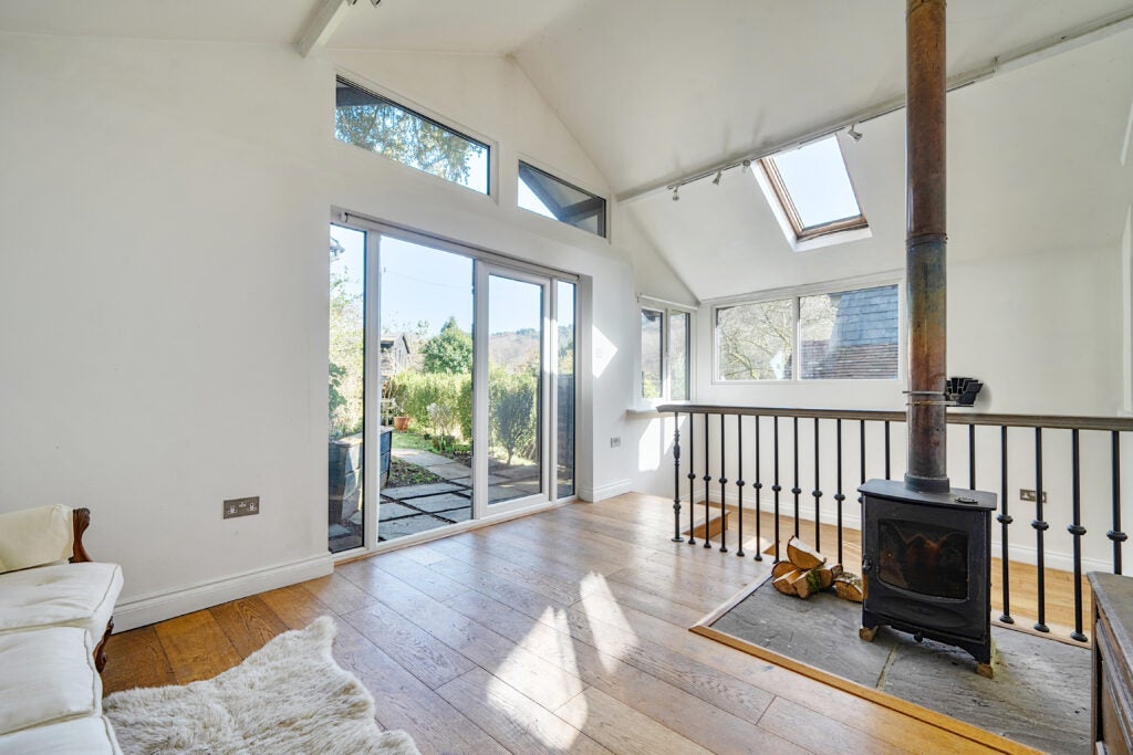 Flat Farnham Lane in Waverley