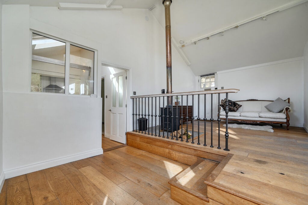 Flat Farnham Lane in Waverley