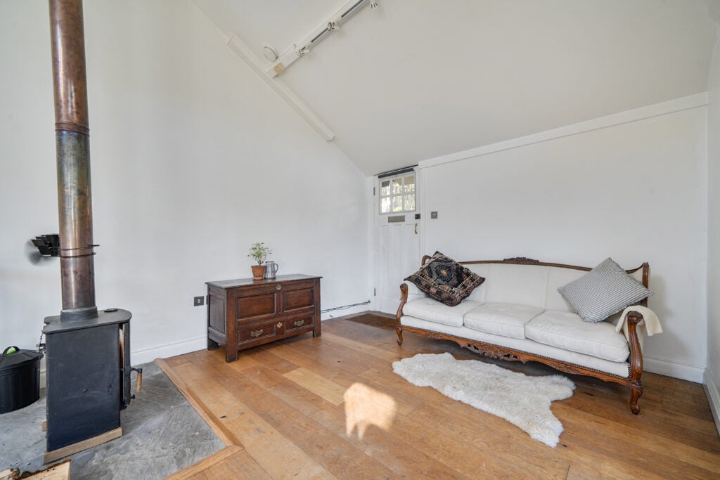 Flat Farnham Lane in Waverley