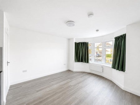 Flat Stag Lane in Greater London