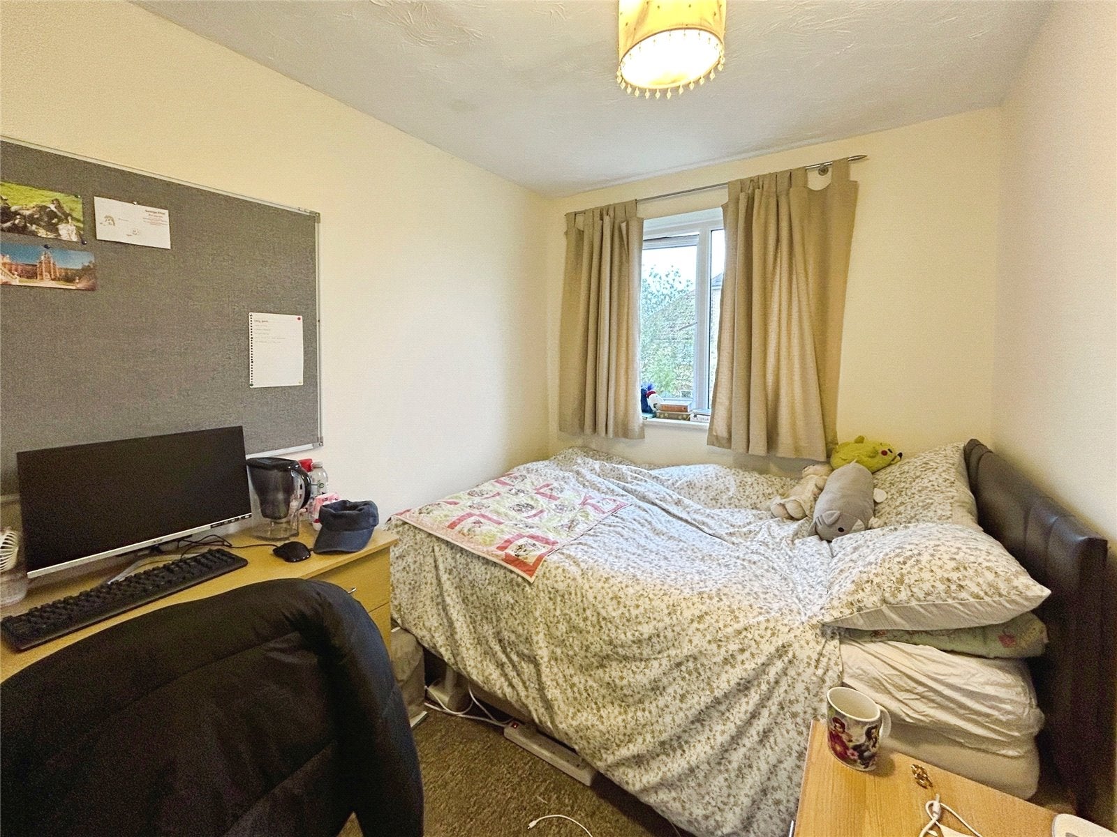 Flat Nightingale Shott in Borough of Runnymede