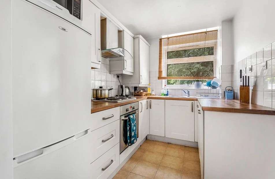 Flat Stratheden Road in Greater London