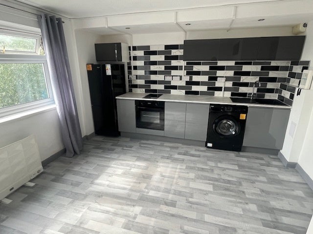 Flat Bursledon Road in Southampton