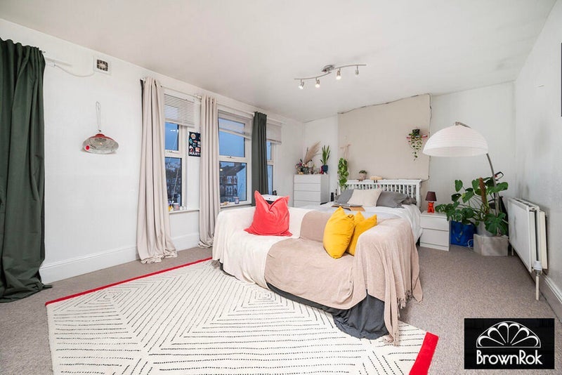 Flat Chamberlayne Road in Greater London