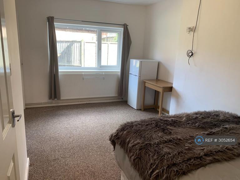 Room Whitley Village in Coventry